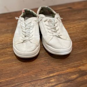 Women’s moderately worn Hey Dude’s size 7